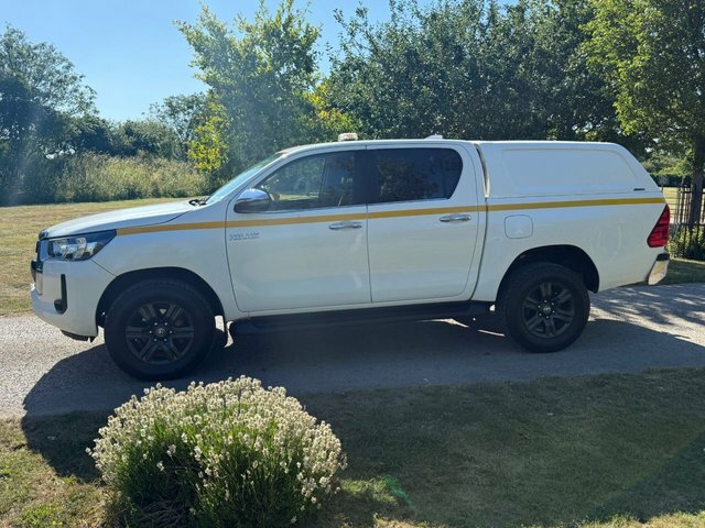 Toyota HILUX Pickup White #5