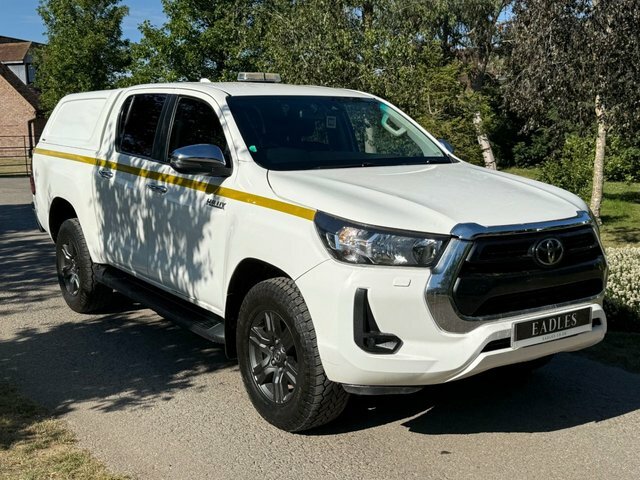 Toyota HILUX Pickup White