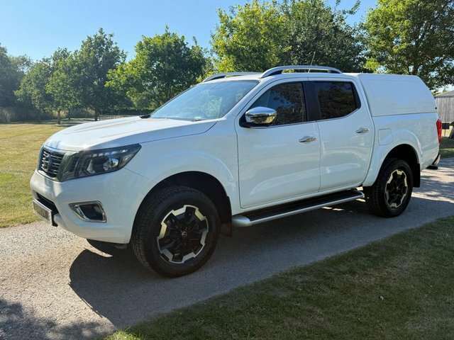 Nissan Navara Pickup White #3