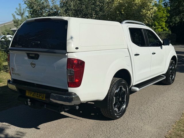 Nissan Navara Pickup White #6