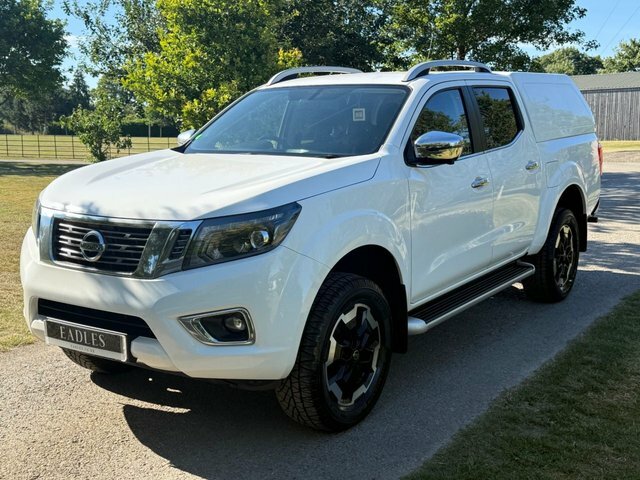 Nissan Navara Pickup White #2