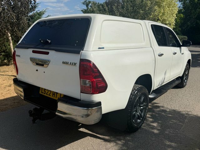 Toyota HILUX Pickup White #6