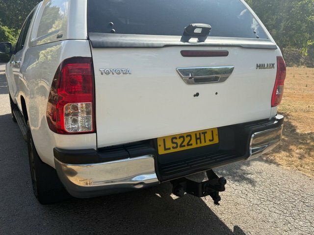 Toyota HILUX Pickup White #5
