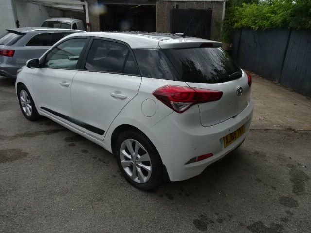 Hyundai I20 1.2L Premium Se White #6