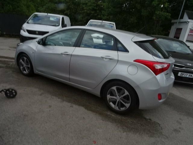 Hyundai I30 1.6 Crdi Red #12