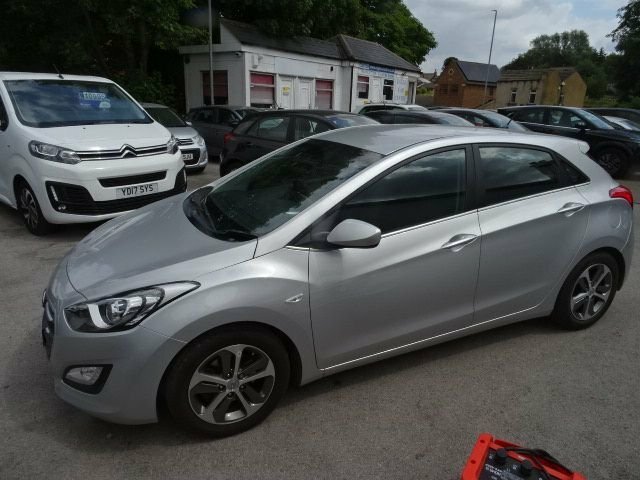 Hyundai I30 1.6 Crdi Red #18
