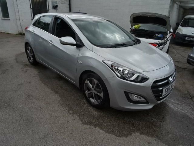Hyundai I30 1.6 Crdi Red #16