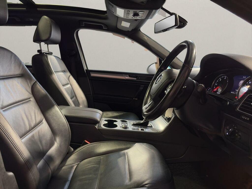 Volkswagen Touareg Suv 3.0 Tdi V6 Bluemotion Tech R-line Tiptronic 4W LF65HXY White #3