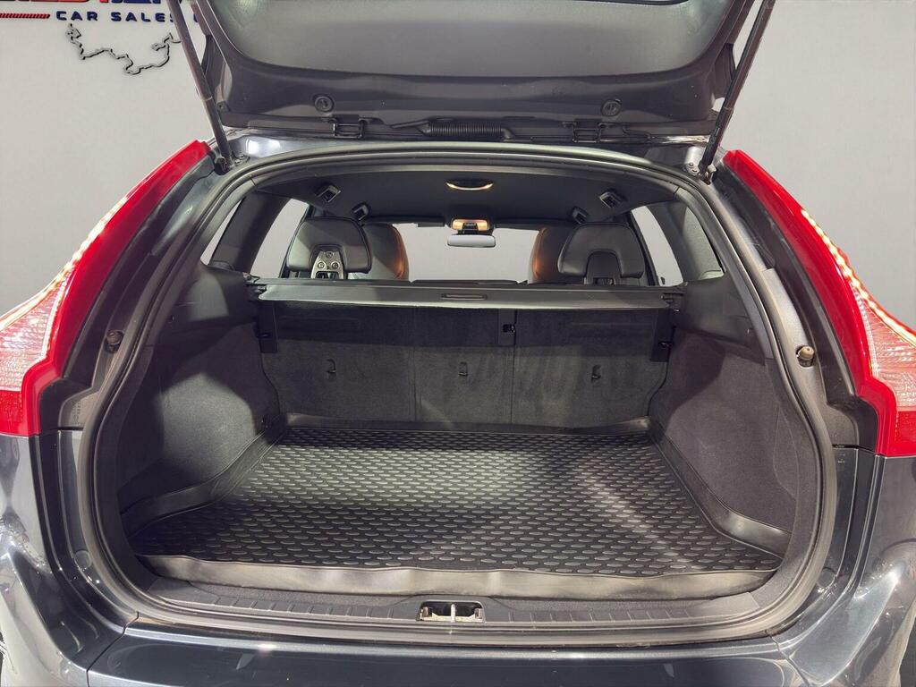 Volvo XC60 D5 R-design Lux Nav White #16