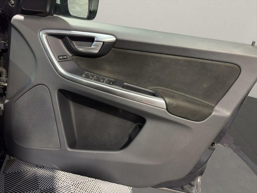 Volvo XC60 D5 R-design Lux Nav White #12