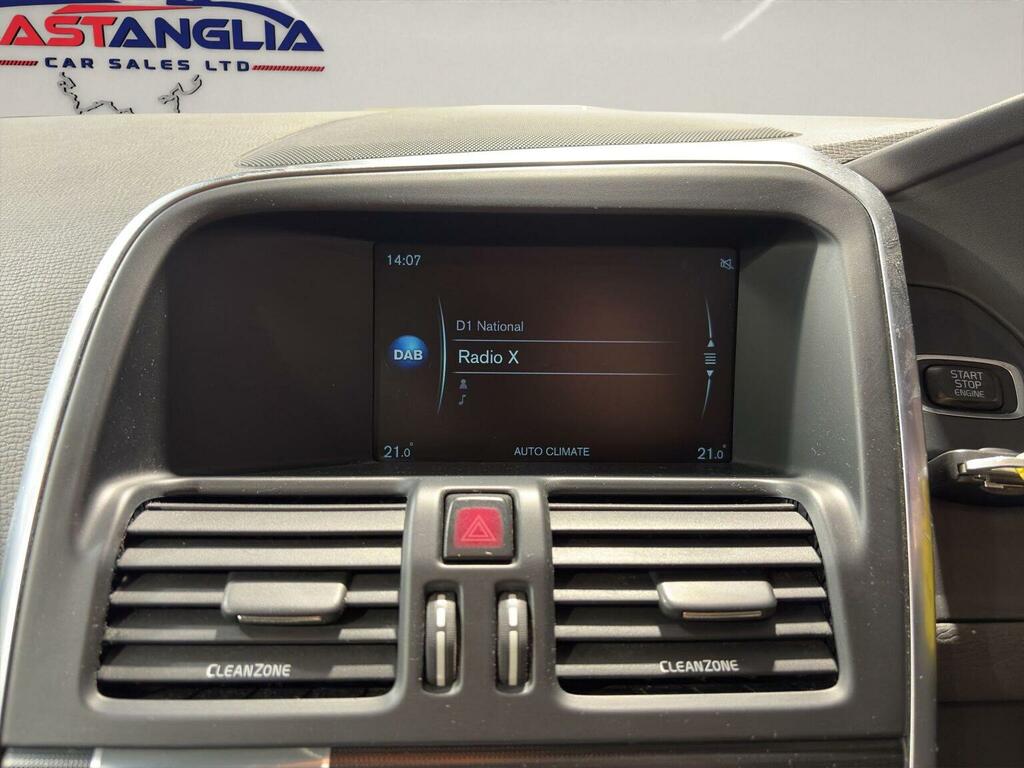Volvo XC60 D5 R-design Lux Nav White #30