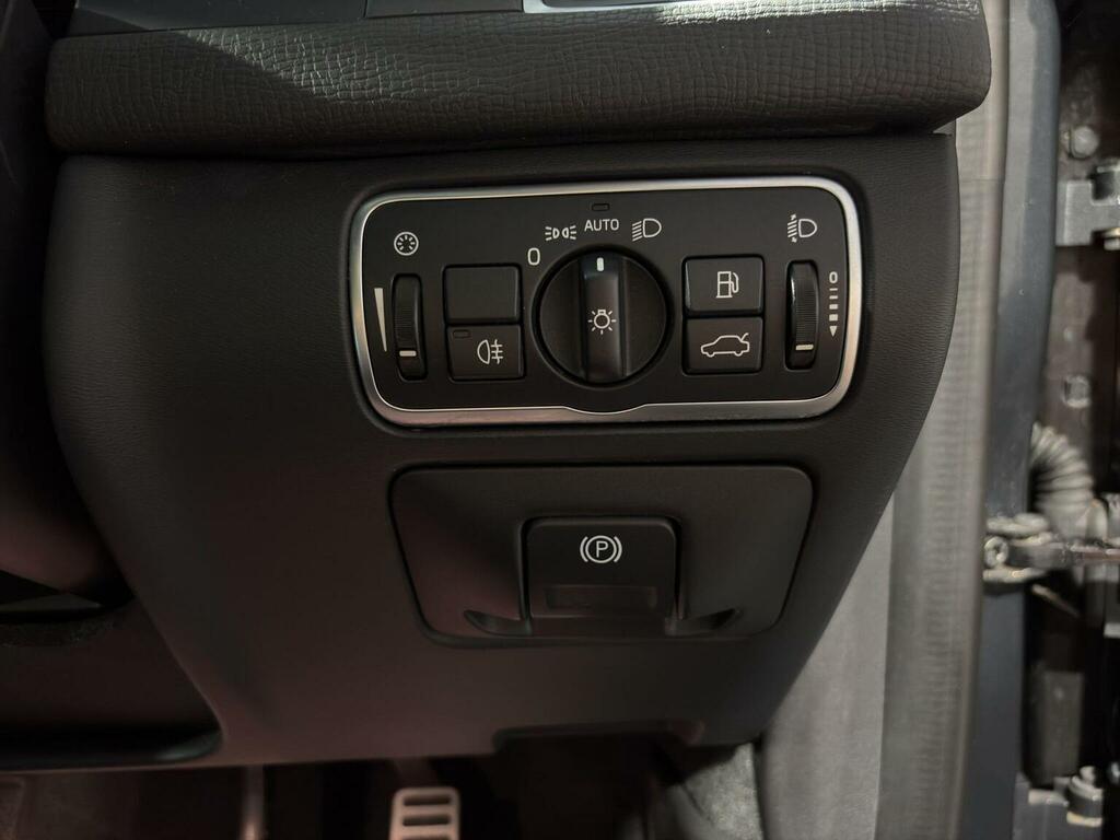 Volvo XC60 D5 R-design Lux Nav White #40