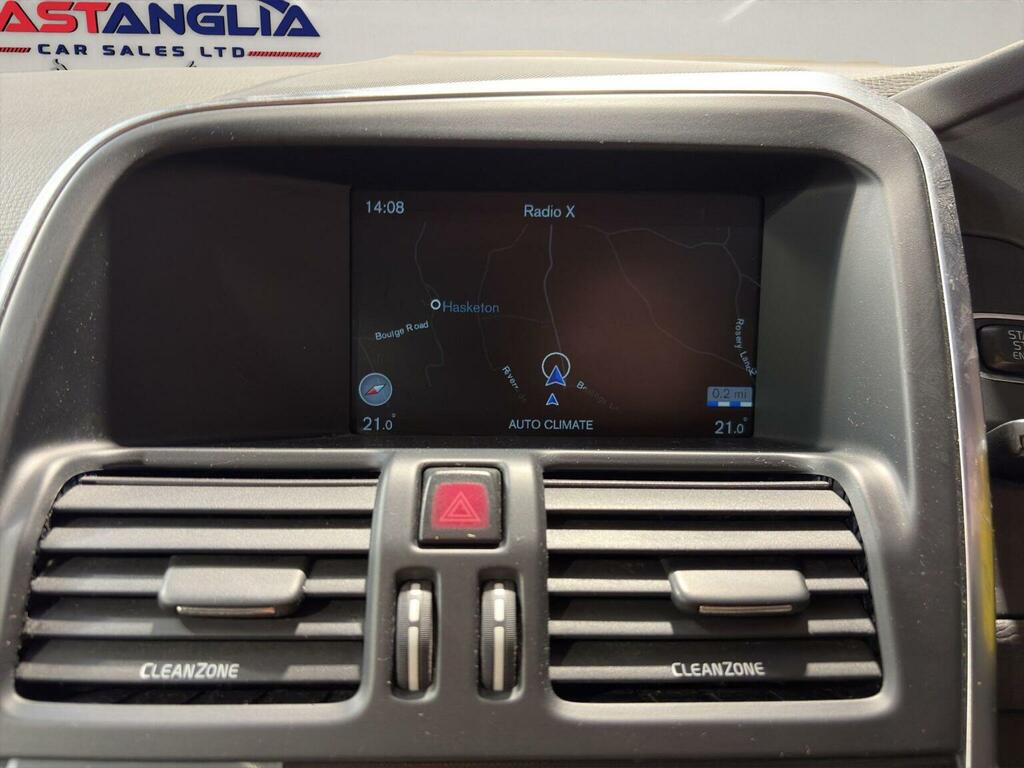 Volvo XC60 D5 R-design Lux Nav White #33