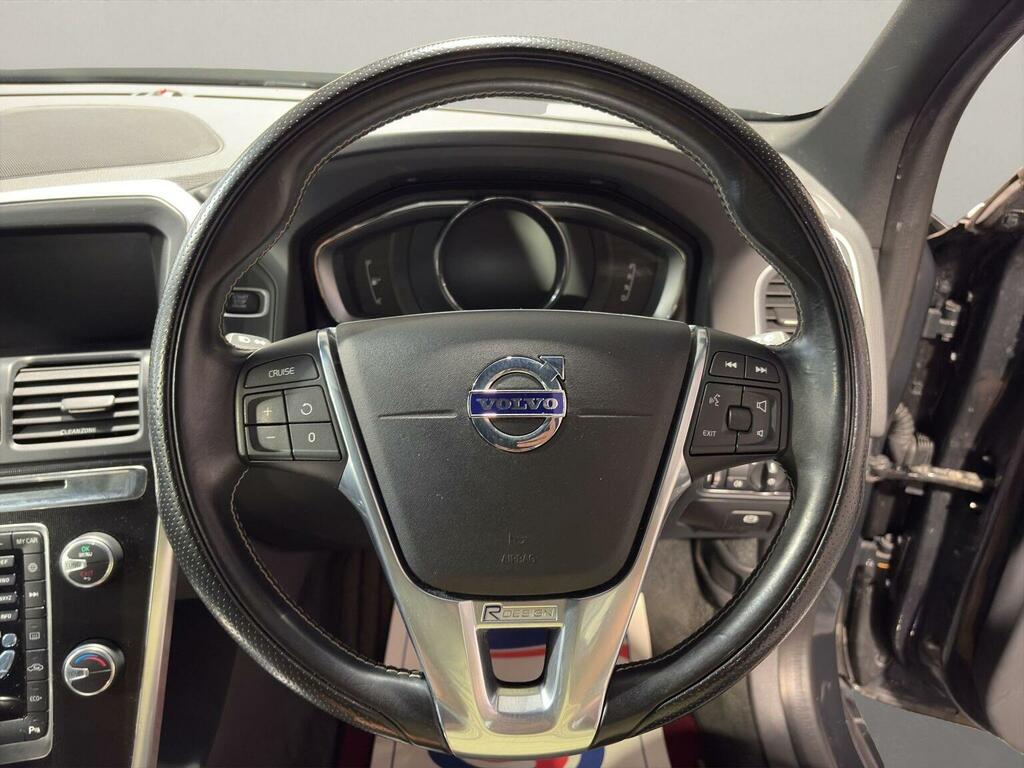Volvo XC60 D5 R-design Lux Nav White #10
