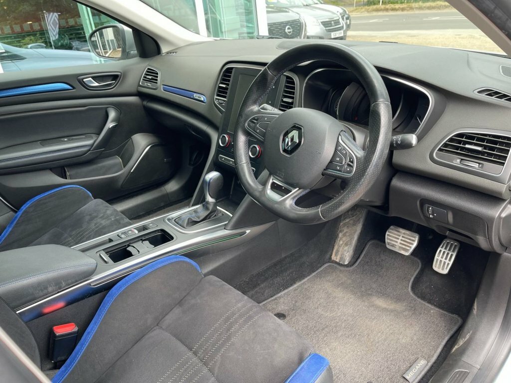 Renault Megane 2020 1.5 Blue Dci Gt Line Sport Tourer White #3