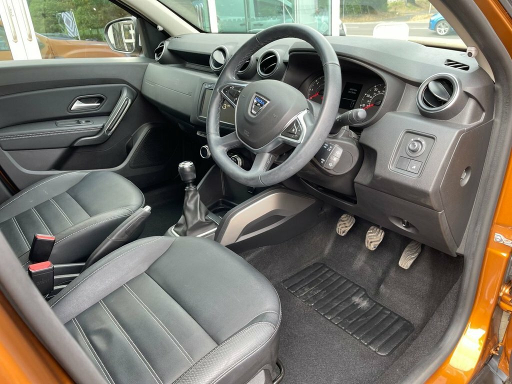Dacia Duster 2019 1.6 Sce Prestige Suv 4Wd Eu AP19YWJ Orange #3