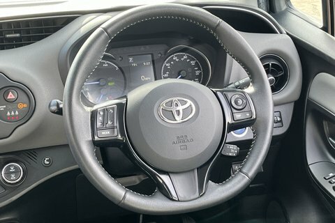 Toyota Yaris 1.5 Hybrid Icon Grey