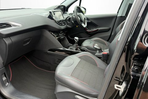 Peugeot 2008 1.2 Puretech 130 GV18OJL Black #2