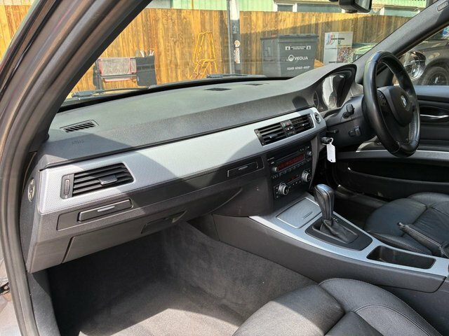 BMW 3 Series 2.0 320I Se Touring Euro 5 Ss Black #16