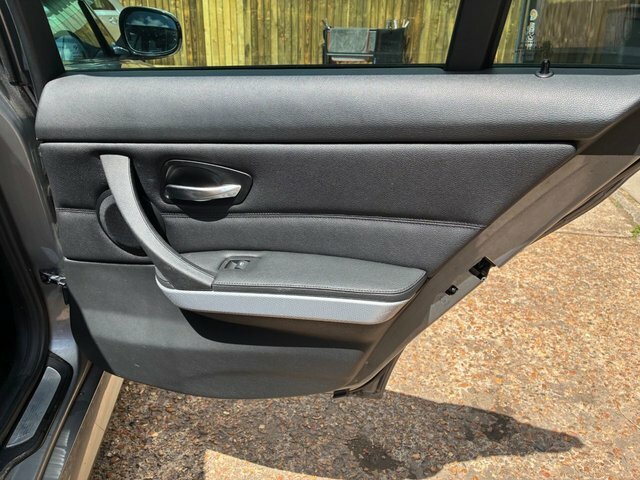 BMW 3 Series 2.0 320I Se Touring Euro 5 Ss Black #17