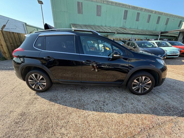 Peugeot 2008 1.2 Puretech Allure Premium Suv Black #3