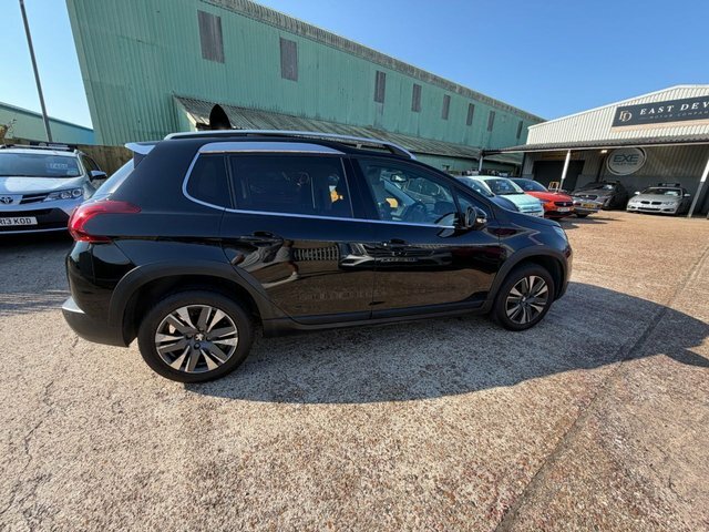Peugeot 2008 1.2 Puretech Allure Premium Suv Black #4