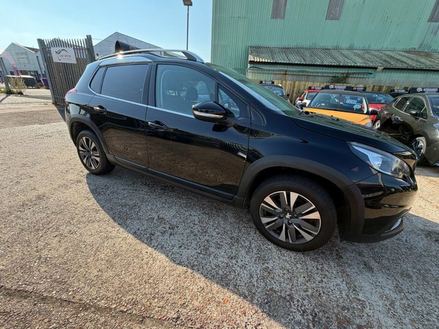 Peugeot 2008 1.2 Puretech Allure Premium Suv Black #2