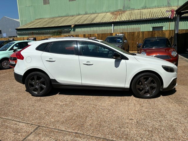 Volvo V40 Cross Country 1.6 D2 Lux Nav Hatchback Euro 5 White #2