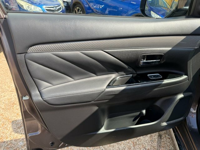Mitsubishi Outlander 2.4 Phev Juro Black #41