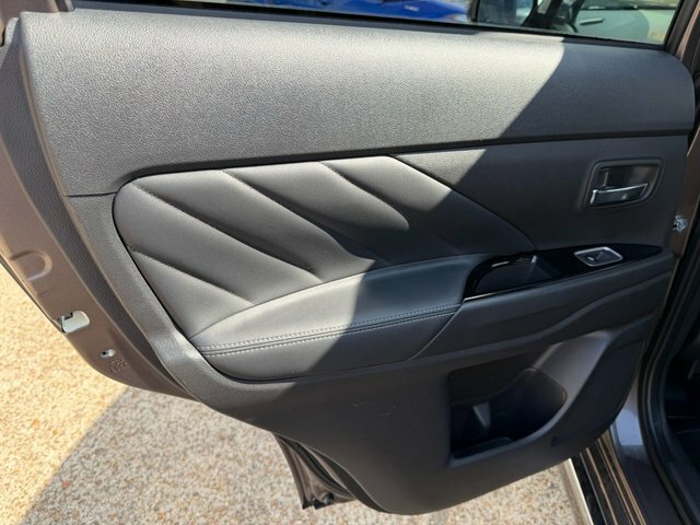 Mitsubishi Outlander 2.4 Phev Juro Black #38