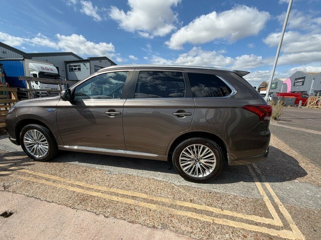 Mitsubishi Outlander 2.4 Phev Juro Black #13