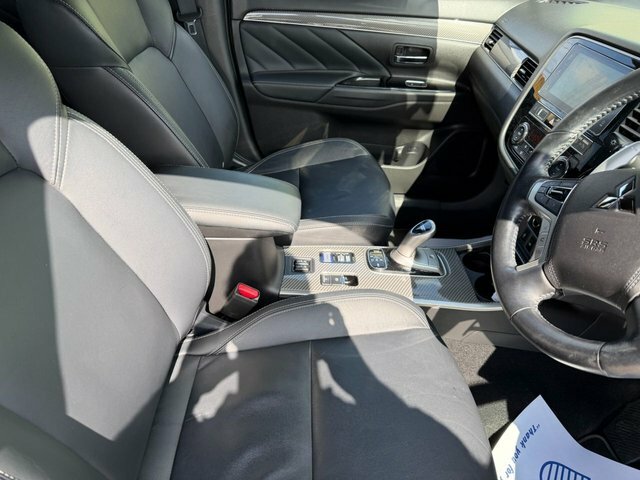Mitsubishi Outlander 2.4 Phev Juro Black #27