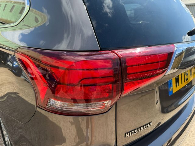 Mitsubishi Outlander 2.4 Phev Juro Black #23
