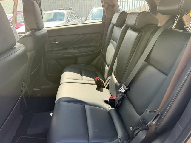 Mitsubishi Outlander 2.4 Phev Juro Black #36