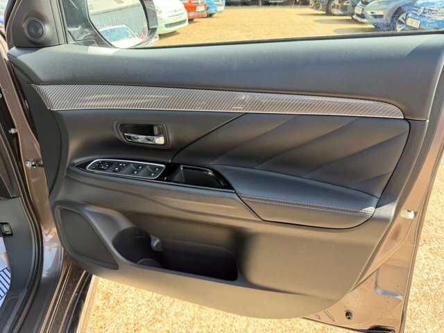 Mitsubishi Outlander 2.4 Phev Juro Black #28