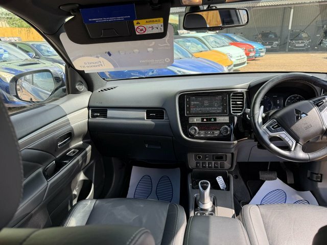 Mitsubishi Outlander 2.4 Phev Juro Black #30