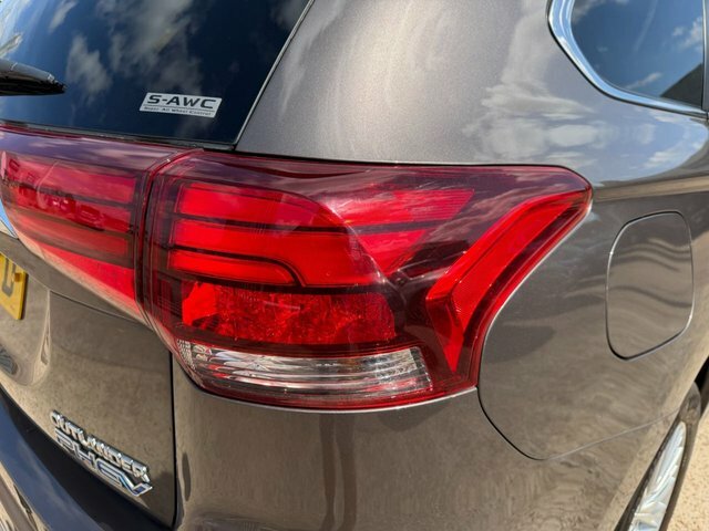 Mitsubishi Outlander 2.4 Phev Juro Black #22