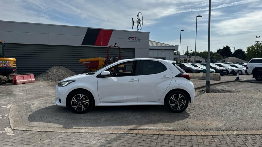 Toyota Yaris 1.5 Vvt-h Design E-cvt Euro 6 Ss SL75JNO White #5