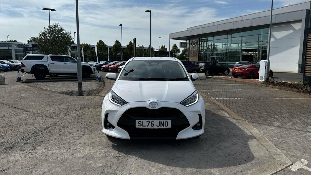 Toyota Yaris 1.5 Vvt-h Design E-cvt Euro 6 Ss SL75JNO White #2