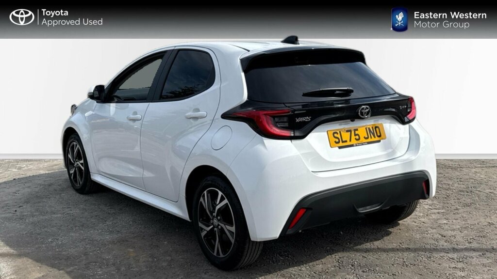 Toyota Yaris 1.5 Vvt-h Design E-cvt Euro 6 Ss SL75JNO White #4