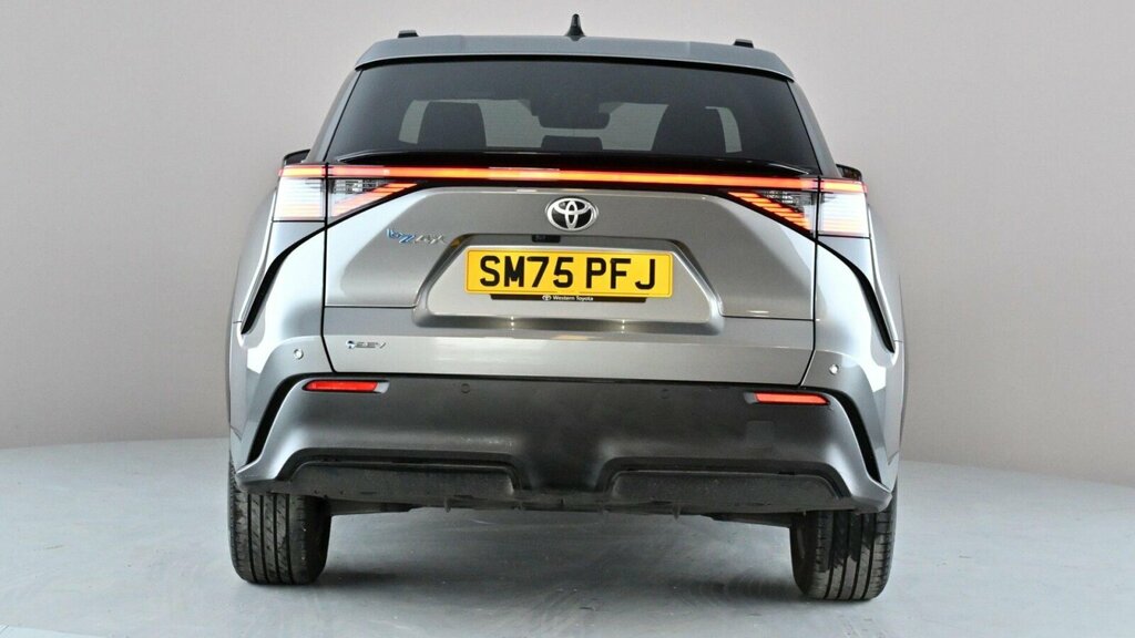 Toyota bZ4X 73.1Kwh Design Suv 224 Ps SM75PFJ Grey #5