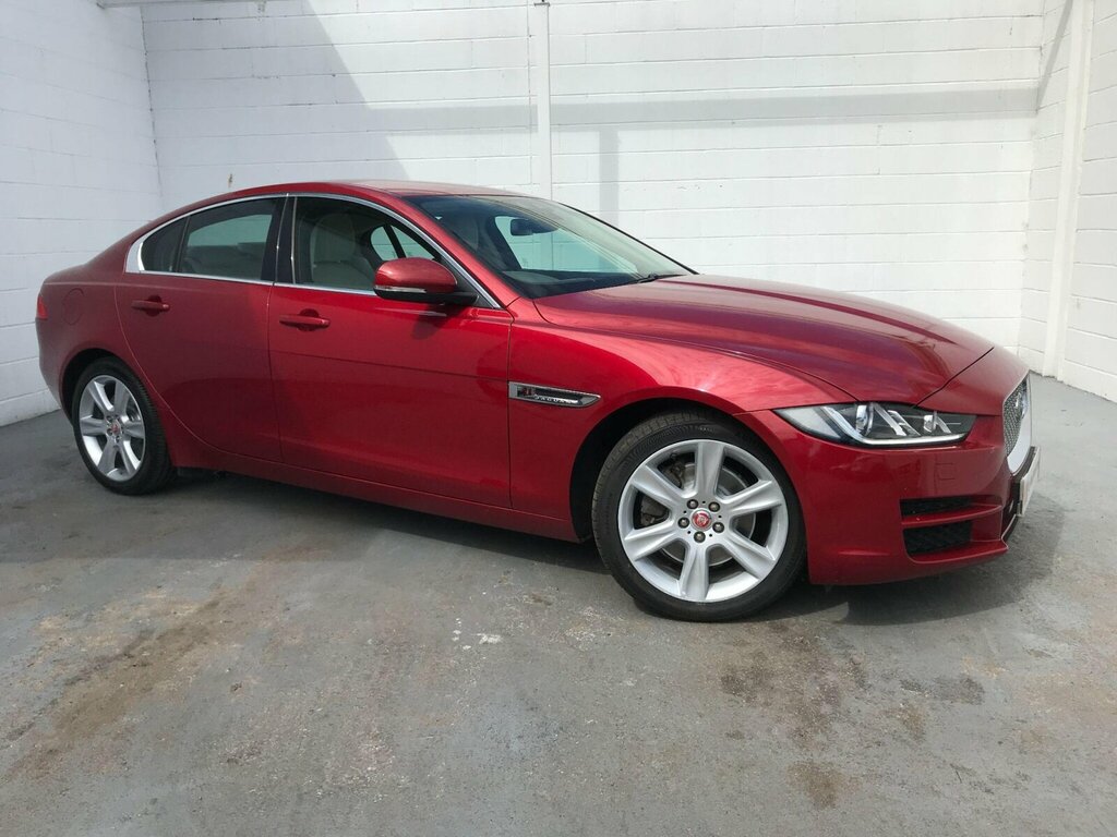 Jaguar XE 2.0 Gtdi Portfolio Saloon Euro 6 Red #4