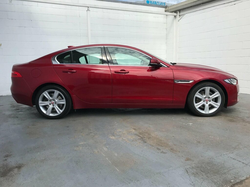 Jaguar XE 2.0 Gtdi Portfolio Saloon Euro 6 Red #5