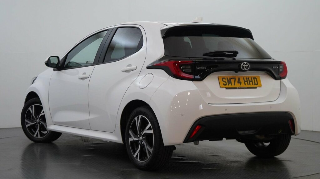 Toyota Yaris 1.5 Vvt-h Design E-cvt Euro 6 Ss SM74HHD White #3