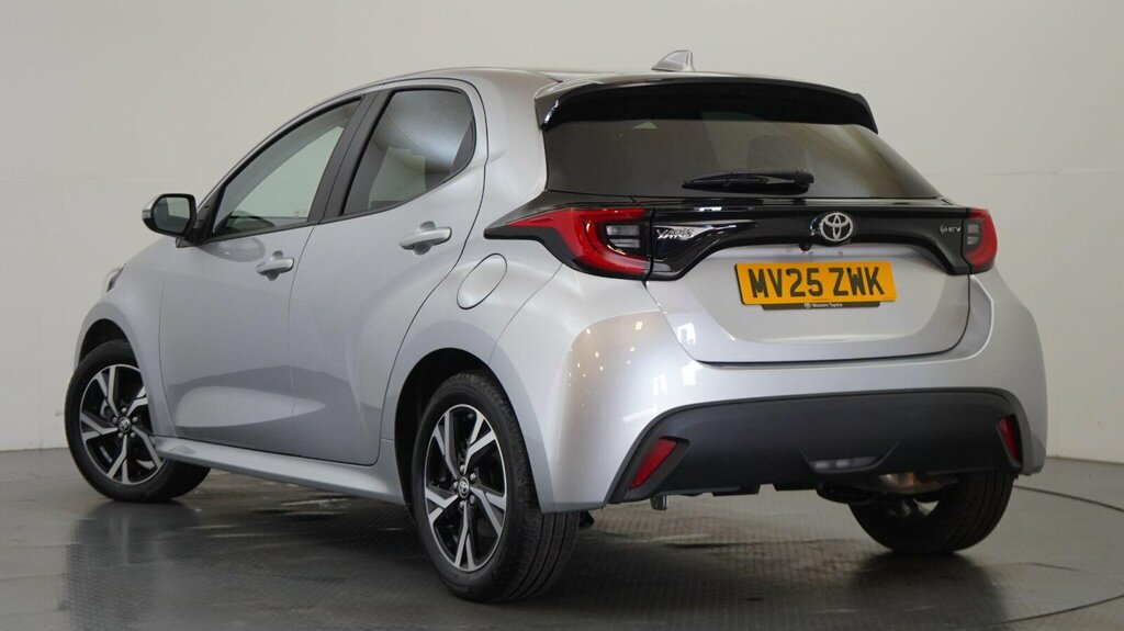 Toyota Yaris 1.5 Vvt-h Design E-cvt Euro 6 Ss MV25ZWK Silver #3