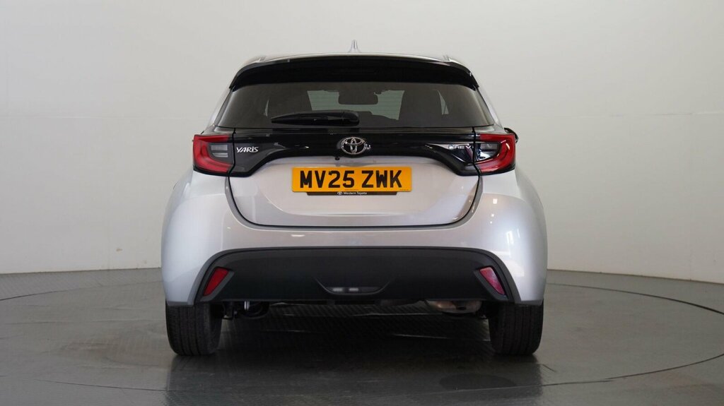 Toyota Yaris 1.5 Vvt-h Design E-cvt Euro 6 Ss MV25ZWK Silver #5
