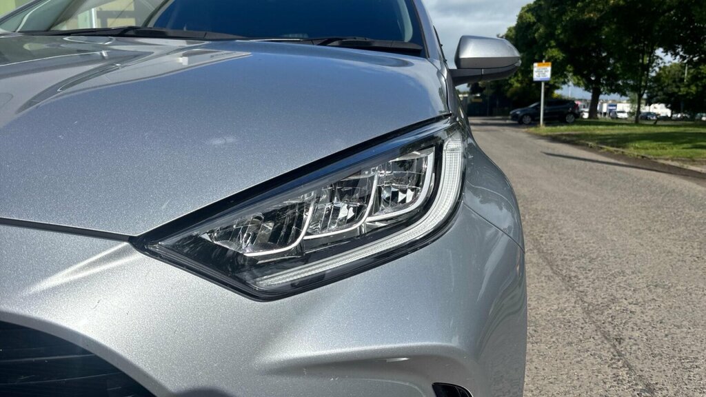 Toyota Yaris 1.5 Vvt-h Design E Cvt White #19