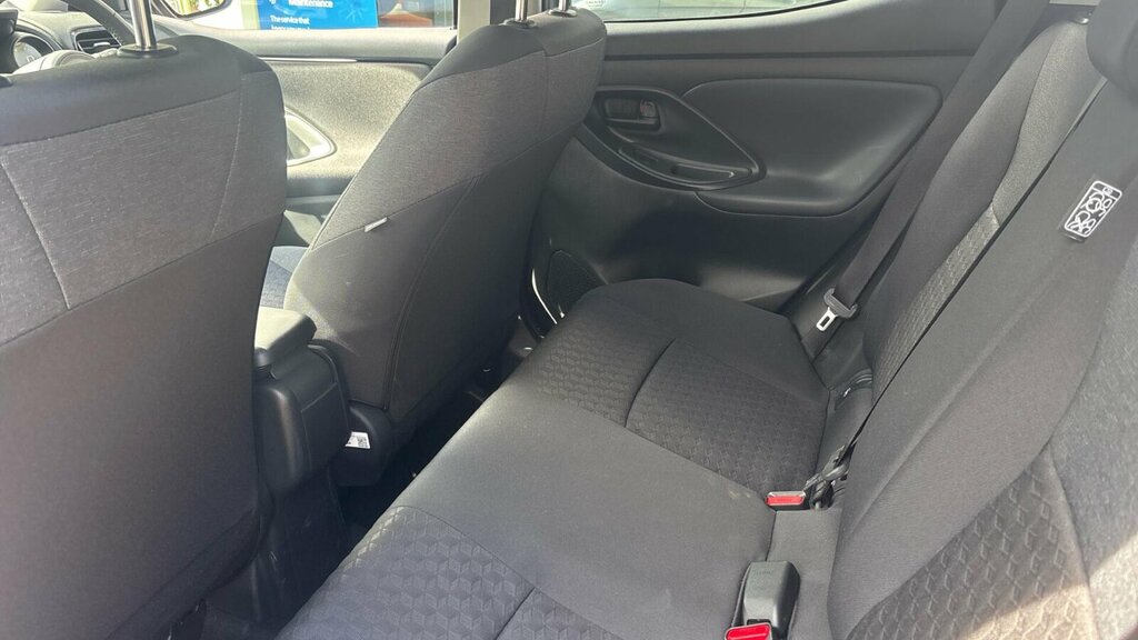 Toyota Yaris 1.5 Vvt-h Design E Cvt White #15