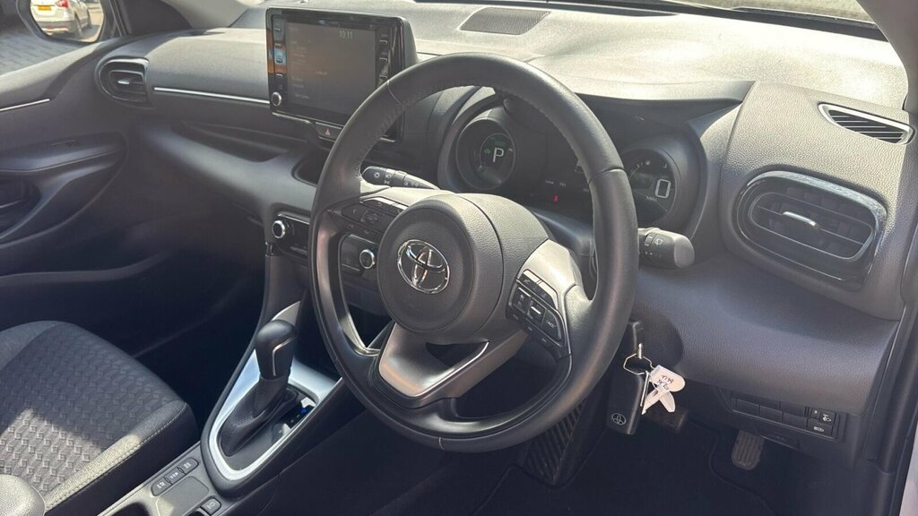Toyota Yaris 1.5 Vvt-h Design E Cvt White #12
