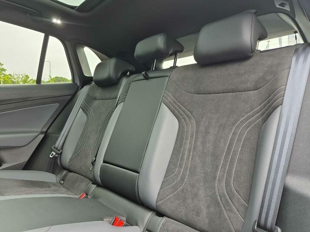 Volkswagen ID.4 Pro 77Kwh Match Suv 286 Ps Black #10